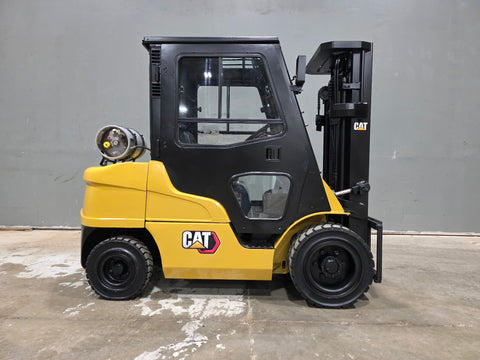 2017 CATERPILLAR GP30N 6000 LB LP GAS FORKLIFT PNEUMATIC 84/186" 3 STAGE MAST PNEUMATIC TIRE SIDE SHIFTER 2742 HOURS STOCK # BF9141749-ILE