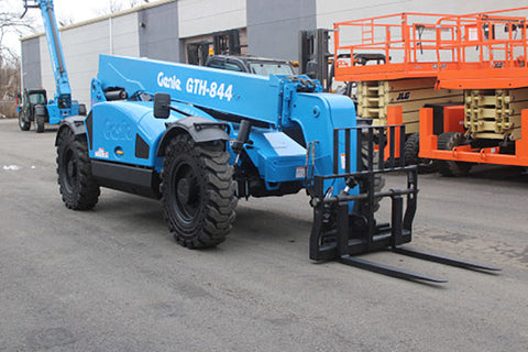 2017 GENIE GTH844 8000 LB DIESEL TELESCOPIC FORKLIFT TELEHANDLER PNEUMATIC 4WD CAB WITH HEAT AND AC 2401 HOURS STOCK # BF9598729-NLE