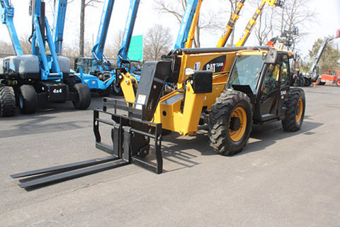 2019 CATERPILLAR TL943D 9000 LB DIESEL TELESCOPIC FORKLIFT TELEHANDLER PNEUMATIC 4WD ENCLOSED CAB WITH HEAT AND AC OUTRIGGERS 1799 HOURS STOCK # BF9798579-NLE
