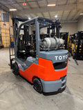 2022 TOYOTA 8FGCU30 LP GAS FORKLIFT 986 HOURS TREADED CUSHION TIRES 94/199 3 STAGE MAST SIDE SHIFTER STOCK # BF9125789-BUF - United Lift LLC