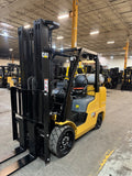 2022 CATERPILLAR 2C8000 8000 LB LP GAS FORKLIFT 93/205" 3 STAGE MAST SIDE SHIFTER ATTACHEMENT 948 HOURS TREADED TIRES STOCK # BF9147249-BUF - United Lift LLC
