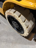 2023 CATERPILLAR/MITSUBISHI FGC30N 6000 LB LP GAS FORKLIFT NON MARKING CUSHION TIRES 83/186" 3 STAGE MAST 719 HOURS SIDE SHIFTING FORK POSITIONER STOCK # BF9125239-BUF - United Lift LLC