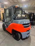 2019 TOYOTA 8FG40U 9000 LB LP GAS FORKLIFT PNEUMATIC 91/132" 2 STAGE CLEAR VIEW MAST SIDE SHIFTING FORK POSITIONER ENCLOSED CAB  HEAT & AC 1302 HOURS STOCK # BF9234199-BUF - United Lift LLC