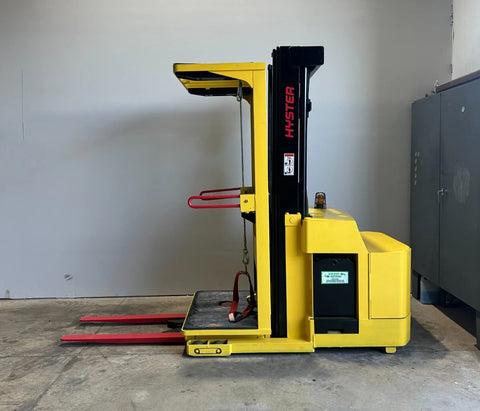 2020 HYSTER R30ES 3000 LB 24 VOLT ELECTRIC FORKLIFT ORDER PICKER CUSHION 94/213" 3 STAGE MAST 129 HOURS STOCK # BF9119179-ARB - United Lift LLC