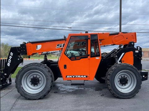 2024 SKYTRAK 8042 8000 LB DIESEL TELESCOPIC FORKLIFT TELEHANDLER PNEUMATIC 4WD ENCLOSED CAB WITH HEAT BRAND NEW STOCK # BF91251179-PAB - United Lift LLC