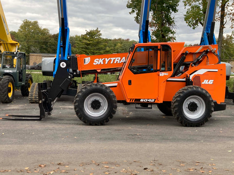 2017 SKYTRAK 6042 6000 LB DIESEL TELESCOPIC FORKLIFT TELEHANDLER PNEUMATIC 4WD ENCLOSED HEATED CAB 3185 HOURS STOCK # BF9849759-NLEQ - United Lift Equipment LLC
